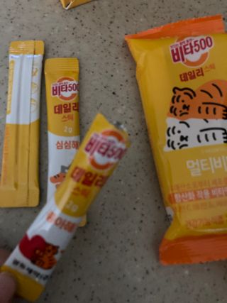 광동생활건강 [광동] 비타500데일리스틱 수능 패키지 (70+굿즈) 뚱랑이 수능엽서+쇼핑백 — 5점을 준 리뷰어가 2022년 11월 올린 사용 사진