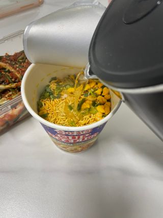 NISSIN 닛신 컵누들  4종 - 씨푸드오리지날, 씨푸드 스파이시, 씨푸드 커리, 씨푸드 XO소스 — 5점을 준 리뷰어가 2022년 12월 올린 사용 사진