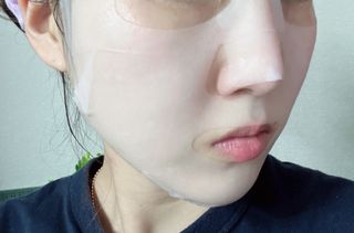 쿠피 피디알엔 연어 더마 페이셜 마스크 — 3.5점을 준 리뷰어가 2022년 1월 올린 사용 사진