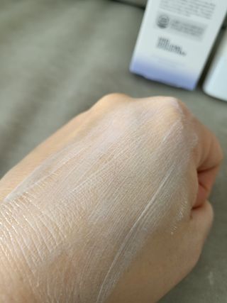 바노바기 코스메틱 바노바기 밀크씨슬 리페어 시카 선스크린 플러스 50ml — 5점을 준 리뷰어가 2023년 1월 올린 사용 사진