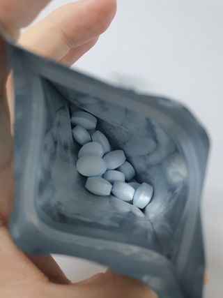 입 냄새 완화에 도움을 주는 에티켓 캔디 앳캔디 스트롱민트 — 5점을 준 리뷰어가 2021년 1월 올린 사용 사진