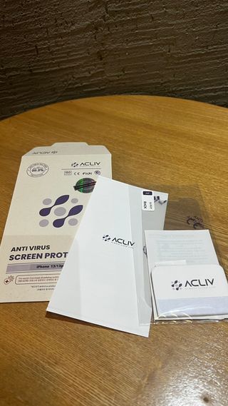 아클리브 Eco 항균 항바이러스 액정 보호필름(iPhone) — 5점을 준 리뷰어가 2022년 8월 올린 사용 사진