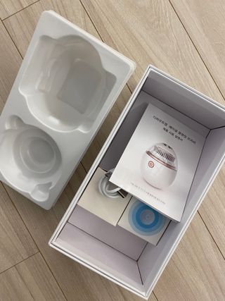 디하우트 랩 디하우트랩 클렌징 피부관리기 진동클렌저 실리콘+2종 인조모 브러시 — 5점을 준 리뷰어가 2021년 11월 올린 사용 사진