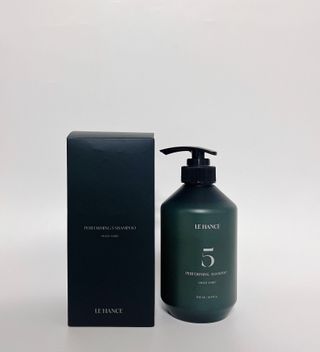 르핸스 퍼포밍 5 샴푸 비반트 포렛/베티버 포그 — 5점을 준 리뷰어가 2023년 2월 올린 사용 사진