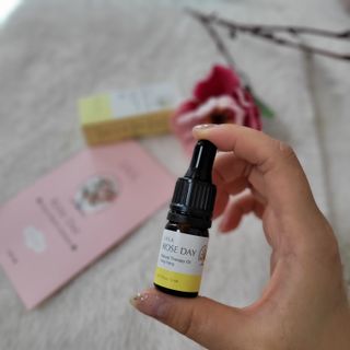 라라로즈데이 시즌2 천연 아로마오일 Y존 케어 속옷향수 이너퍼퓸 5ml  여성의 자존감을 UP시키자 — 5점을 준 리뷰어가 2021년 9월 올린 사용 사진