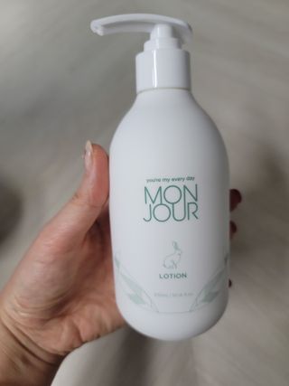 토박스코리아 몽쥬르 유아 로션 300ml — 5점을 준 리뷰어가 2021년 4월 올린 사용 사진