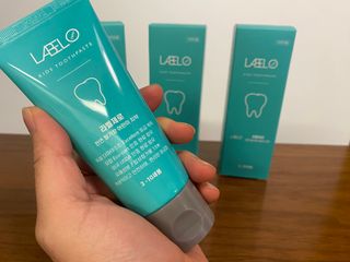 치과에서 쓰는 치약 _ 라벨제로 저불소 꼬마, 키즈, 유아, 베이비, 주니어 안전한 어린이치약 — 4점을 준 리뷰어가 2022년 10월 올린 사용 사진