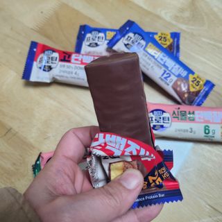 이지프로틴바 3종x각 2ea (고단백질바, 멀티단백질바, 식물성단백질바) — 5점을 준 리뷰어가 2024년 3월 올린 사용 사진