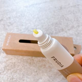 [후르디아] 올리브영 착한보습 비건 립버터 2종 — 5점을 준 리뷰어가 2021년 12월 올린 사용 사진