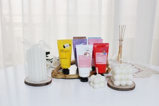 쿤달 BT21 시어버터 앤 마카다미아 퓨어 핸드크림 50ml 7구 기프트 세트 — 5점을 준 리뷰어가 2021년 3월 올린 사용 사진