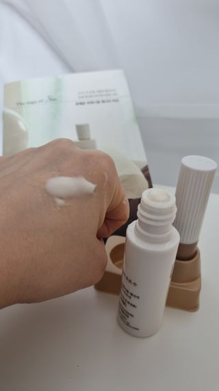 더사가오브수 [사가수] 효혜윤 보태니컬 에너지 에센스인로션 20ml /아이포올 스틱 3g — 5점을 준 리뷰어가 2023년 2월 올린 사용 사진