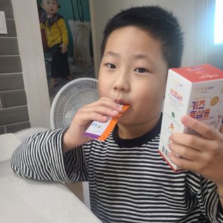 베거스코리아 [콜리케어] 키즈 홍삼콜리 딸기맛 14포 — 5점을 준 리뷰어가 2021년 10월 올린 사용 사진