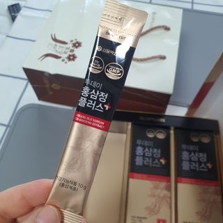 서울약사신협_투데이홍삼정플러스스틱_10g x 30포 — 5점을 준 리뷰어가 2021년 6월 올린 사용 사진