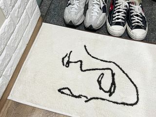 소소린 드로잉 디자인 발매트 현관 욕실 러그 — 5점을 준 리뷰어가 2021년 11월 올린 사용 사진