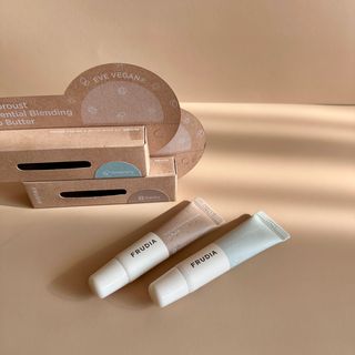 [후르디아] 올리브영 착한보습 비건 립버터 2종 — 5점을 준 리뷰어가 2023년 1월 올린 사용 사진