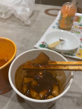 유비쿡 컵떡볶이 매운컵떡볶이2개/ 짜장컵떡볶이 2개  총 4개세트 — 4.5점을 준 리뷰어가 2021년 2월 올린 사용 사진