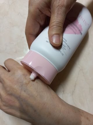 위시스 프리미엄 글루타치온  화이트닝 바디로션 — 5점을 준 리뷰어가 2023년 1월 올린 사용 사진