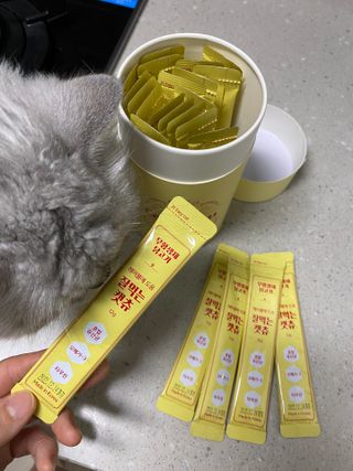 페페로니 잘 먹는 캣츄 - 무항생제 닭고기 24개입 — 5점을 준 리뷰어가 2021년 7월 올린 사용 사진
