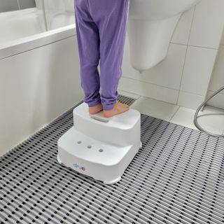 아르브 / 퍼지 2단 유아 아기 욕실 발판 발 디딤대 — 5점을 준 리뷰어가 2023년 1월 올린 사용 사진