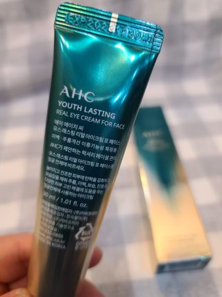 [NEW 탄력유턴 아이크림] AHC 유스 래스팅 리얼 아이크림 포 페이스 — 5점을 준 리뷰어가 2021년 3월 올린 사용 사진
