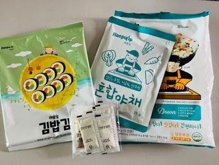 해풀잎 누구나 김밥*1ea [(혼합야채 35g *1ea,  김밥김 (5g, 5ea),  양념간장 (6g, 5ea), 참기름(5g, 2ea)] — 4.5점을 준 리뷰어가 2022년 7월 올린 사용 사진