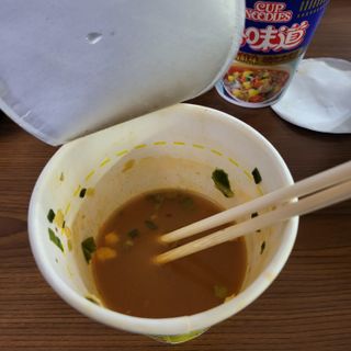NISSIN 닛신 컵누들  4종 - 씨푸드오리지날, 씨푸드 스파이시, 씨푸드 커리, 씨푸드 XO소스 — 3점을 준 리뷰어가 2023년 1월 올린 사용 사진