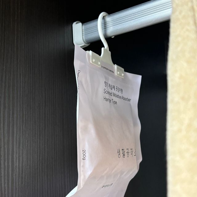 [쿠팡 / 생활공작소] 향기 제습제 옷걸이형 화이트머스크향 리뷰 사진