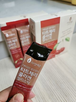 자연에온 가득담은 몽모랑시 타트체리 콜라겐 젤리스틱 — 5점을 준 리뷰어가 2021년 1월 올린 사용 사진