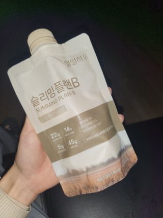 일일하우 슬리밍 플랜B 고소한 귀리맛, 진한 카카오맛 (체중조절식) — 4점을 준 리뷰어가 2023년 7월 올린 사용 사진