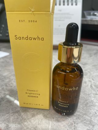 스킨큐어 산다화 비타민c 화이트닝 에센스 30ml — 5점을 준 리뷰어가 2024년 1월 올린 사용 사진