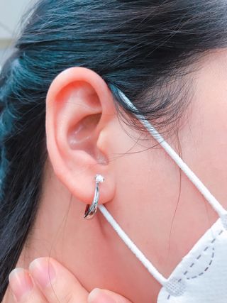 [골드앤디어] 지금 가장 핫한 신상, 빠르게 만나보세요 | 14K 사각 큐빅 라운드 원터치_3color 중 택 1 | — 5점을 준 리뷰어가 2021년 5월 올린 사용 사진
