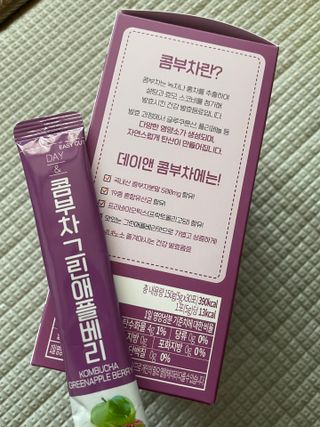 참앤들황토농원 7가지 맛! 탄산 톡톡! 스파클링! 데이앤 콤부차 7종 10포 1박스씩 ★총 7박스★ — 2.5점을 준 리뷰어가 2023년 2월 올린 사용 사진