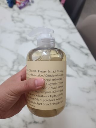 빅그린 안티 헤어로스 탈모 카렌듈라 바이옴 샴푸 500ml (지성두피용) — 3.5점을 준 리뷰어가 2022년 7월 올린 사용 사진