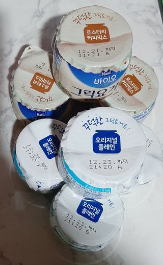 매일바이오 그릭요거트 오리지널 플레인 4개, 로스터리 커피믹스 4개 — 5점을 준 리뷰어가 2021년 12월 올린 사용 사진