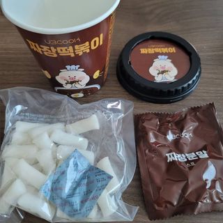 유비쿡 컵떡볶이 매운컵떡볶이2개/ 짜장컵떡볶이 2개  총 4개세트 — 4점을 준 리뷰어가 2021년 7월 올린 사용 사진