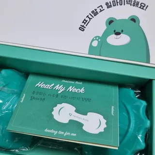 힐니스북 [힐마이넥]   거북목 통증완화를 위한 휴대용 목 안마기 — 5점을 준 리뷰어가 2022년 12월 올린 사용 사진