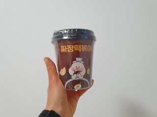 유비쿡 컵떡볶이 매운컵떡볶이2개/ 짜장컵떡볶이 2개  총 4개세트 — 5점을 준 리뷰어가 2021년 2월 올린 사용 사진