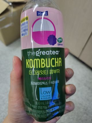 더그레잇티 콤부차 [매일유업] 더그레잇티 44kcal 콤부차 300ml *12개입 (오리지널 6개+베리리치 6개) — 5점을 준 리뷰어가 2023년 8월 올린 사용 사진