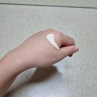 산수시 데포 세럼 수분 물광 비타민 에센스 50ml 기초화장품 — 4점을 준 리뷰어가 2021년 8월 올린 사용 사진