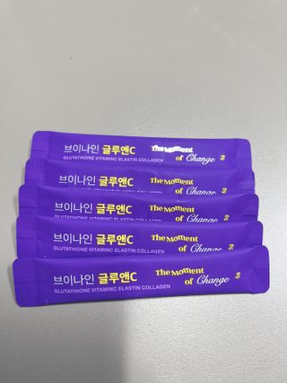 브이나인 글루타치온 비타민C 콜라겐 세라마이드 14포 1BOX — 5점을 준 리뷰어가 2022년 8월 올린 사용 사진