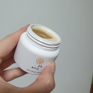 AYU25[아유트웬티파이브]다마스크로즈워터 베이스 천연 수분 촉촉 크림 — 5점을 준 리뷰어가 2021년 4월 올린 사용 사진