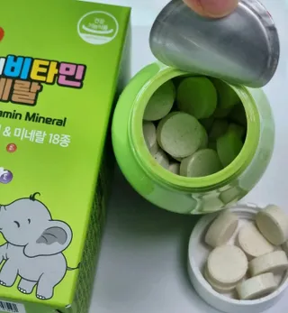 앙팡 멀티비타민미네랄 1200mg x 60정 — 5점을 준 리뷰어가 2022년 11월 올린 사용 사진