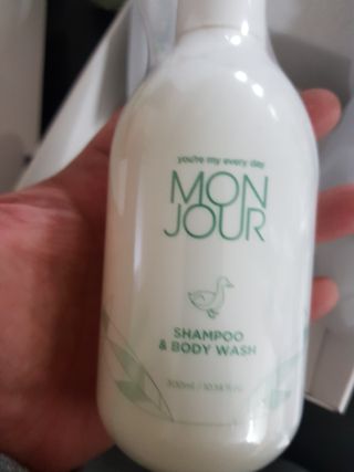 토박스코리아 몽쥬르 유아 샴푸앤워시 300ml — 5점을 준 리뷰어가 2021년 5월 올린 사용 사진