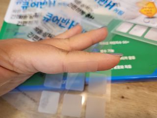 [큐어반H 커팅] 간편하게 떼서 쓰는 자외선차단 습윤밴드 (1팩/30매입) — 5점을 준 리뷰어가 2022년 12월 올린 사용 사진