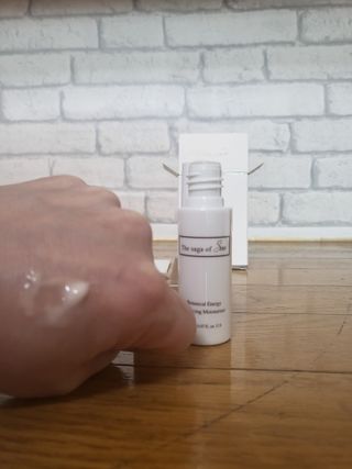 더사가오브수 [사가수] 효혜윤 보태니컬 에너지 에센스인로션 20ml /아이포올 스틱 3g — 5점을 준 리뷰어가 2023년 2월 올린 사용 사진
