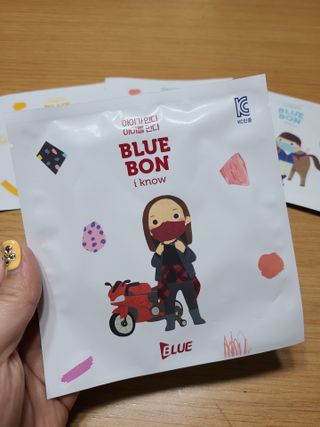 [블루 본 아이노우] 유아용 컬러마스크 40 PCS SET 2중 택 1 — 5점을 준 리뷰어가 2021년 4월 올린 사용 사진
