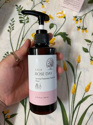 라라로즈데이 시즌2 여성청결제 200ml 아로마 페미민 클렌저, 독일더마인증 — 5점을 준 리뷰어가 2021년 9월 올린 사용 사진