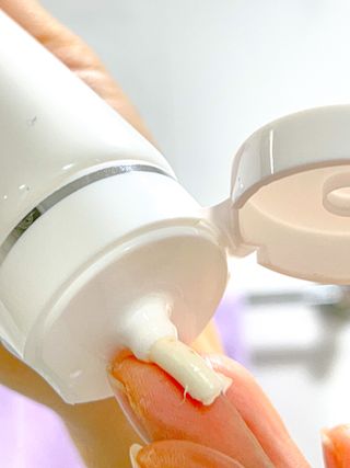 리엔케이 인텐스 브라이트닝 비타 스크럽 클렌징 폼 — 5점을 준 리뷰어가 2023년 9월 올린 사용 사진