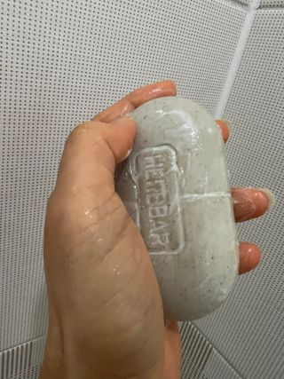 제이제이바이오 허브마사지바 올인원 알약비누 — 5점을 준 리뷰어가 2022년 2월 올린 사용 사진