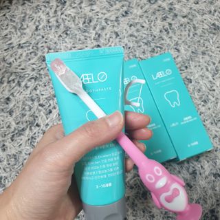 치과에서 쓰는 치약 _ 라벨제로 저불소 꼬마, 키즈, 유아, 베이비, 주니어 안전한 어린이치약 — 5점을 준 리뷰어가 2022년 12월 올린 사용 사진